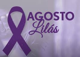  Laço roxo do lado esta escrito agosto lilas, fundo roxo claro